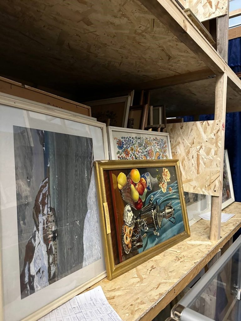 Херсонський музей ідентифікував ще 3 картини, які викрали росіяни