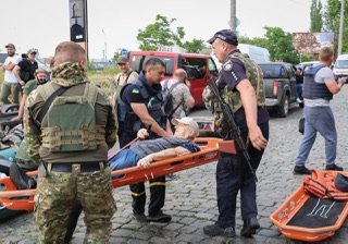 З населених пунктів Херсонщини, що опинилися в зоні підтоплення, евакуювали 2198 людей