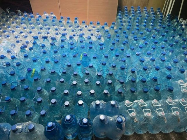 У мікрорайон Острів завезли понад 30 тонн питної води