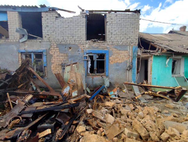 Правобережна Херсонщина під цілодобовим вогнем ворога: пошкоджені навчальний та медичний заклади, притулок для тварин та десятки будинків