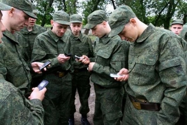На Херсонщині російським військовим заборонили користуватися мобільними телефонами, смартфонами і планшетами