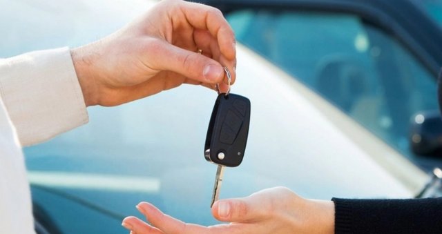 Сравнение выкупа подержанных автомобилей и торговли на автомобильных аукционах