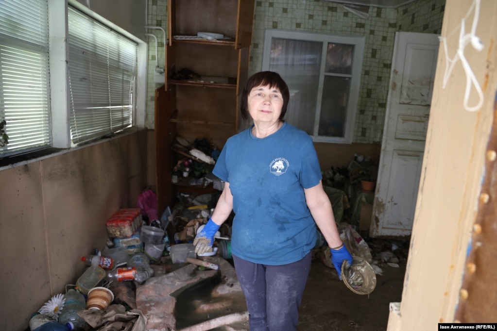 Тетяна дуже шкодує, що не встигла врятувати своє майно. «Тут усе наше життя було. Немає якогось стержня, немає за що вхопитися. Немає оптимізму ніякого», – каже жінка