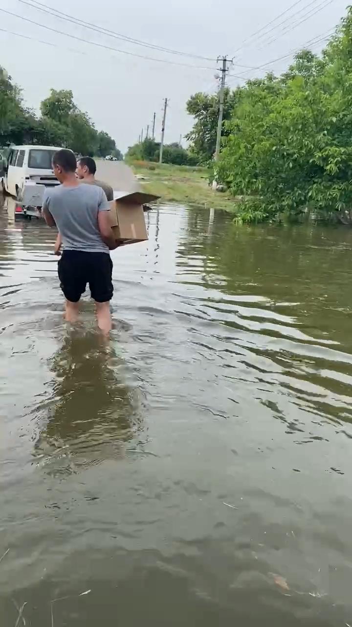 Волонтери