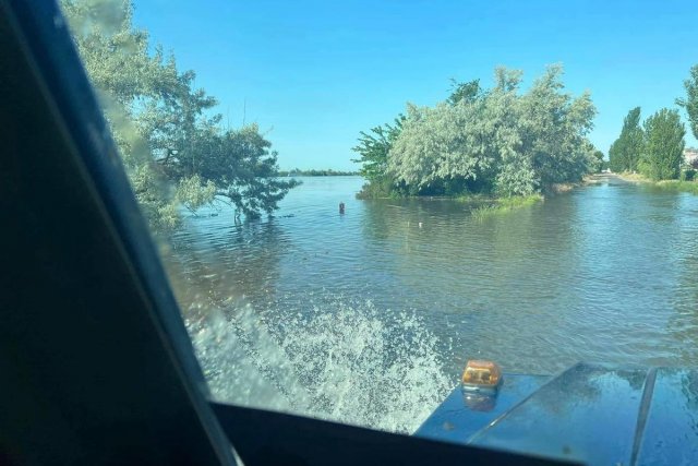 Наслідки підриву ГЕС: у Голій Пристані посіпаки РФ змушують вцілілих людей брехати на камеру