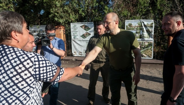 Шмигаль відвідав село Посад-Покровське на Херсонщині