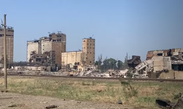 Нове відео наслідків удару ЗСУ по російських складах боєприпасів у Риковому, злочинно розміщених поруч із житловими будинками