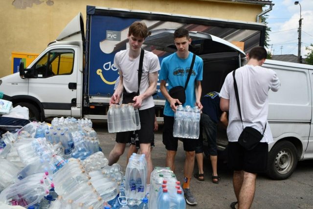 До Херсонщини продовжують направляти гуманітарну допомогу для подолання наслідків розливу Каховської ГЕС, - ОВА