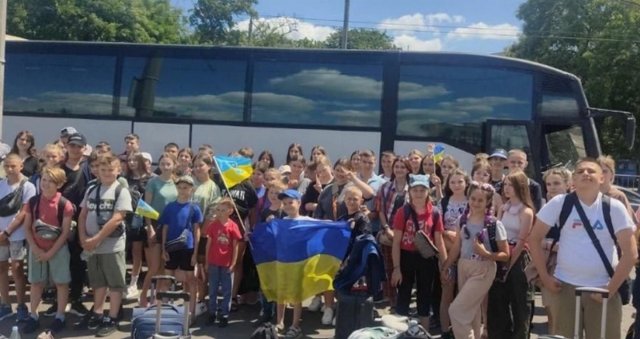 Діти з Херсонщини вирушили у туристичну мандрівку Австрією