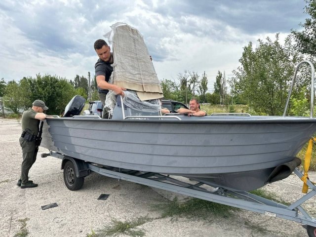 У Херсоні підрозділи тероборони отримали два сучасні човни