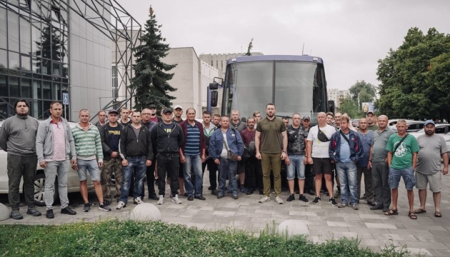 Допомагати херсонцям вирушила бригада комунальників із Полтавщини