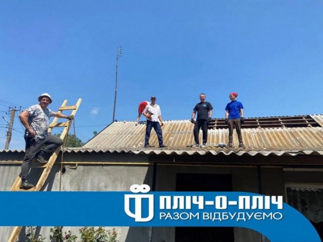 Громади з Рівненщини відправили понад пів тисячі листів шиферу на Херсонщину