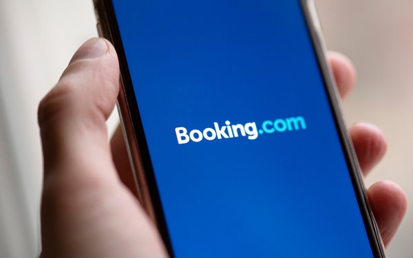 Booking.com призупинив можливість бронювання в Херсонській і Запорізькій областях