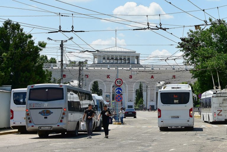 Мешканці Херсонщини стали частіше їздити в Крим, здебільшого – вимушено