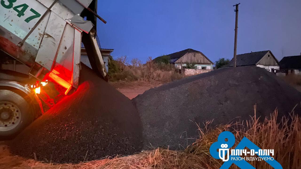 Вінниччина передала 50 тонн будівельних матеріалів селищу на Херсонщині