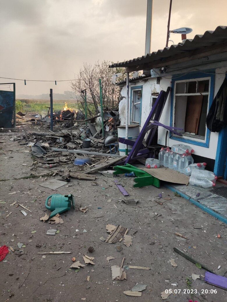 Наслідки обстрілу Шевченківки на Херсонщині: Зафіксовано три десятки прильотів, постраждалих немає 03 Наслідки обстрілу Шевченківки на Херсонщині: Зафіксовано три десятки прильотів, постраждалих немає 03