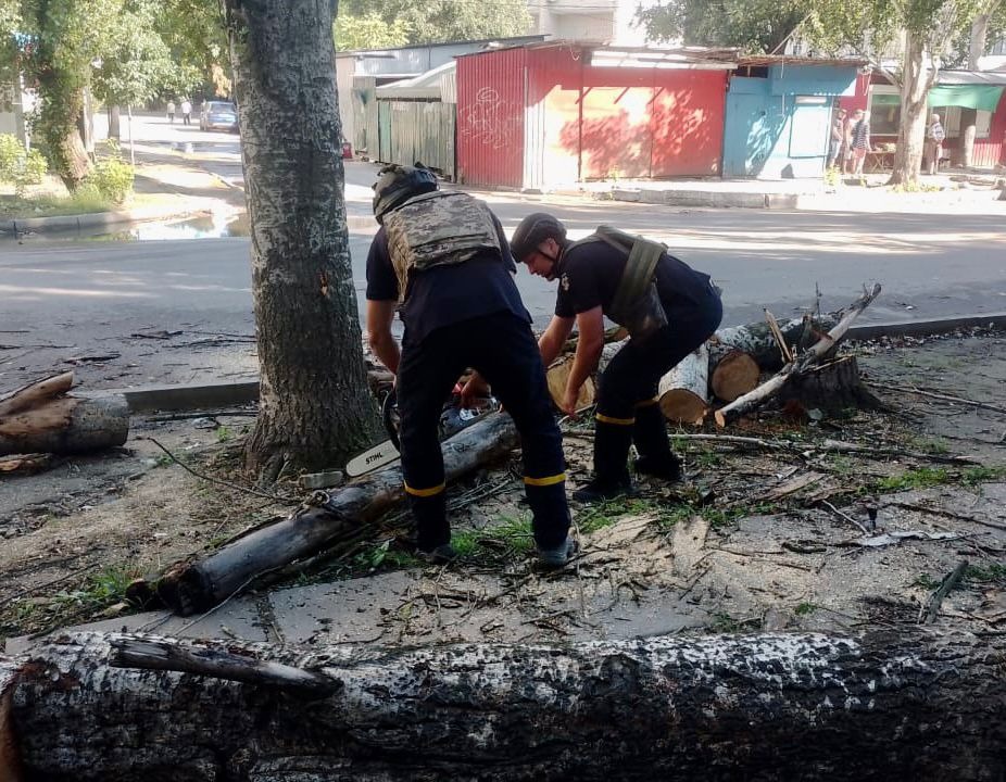 Рятувальники продовжують ліквідовувати наслідки підриву Каховської ГЕС