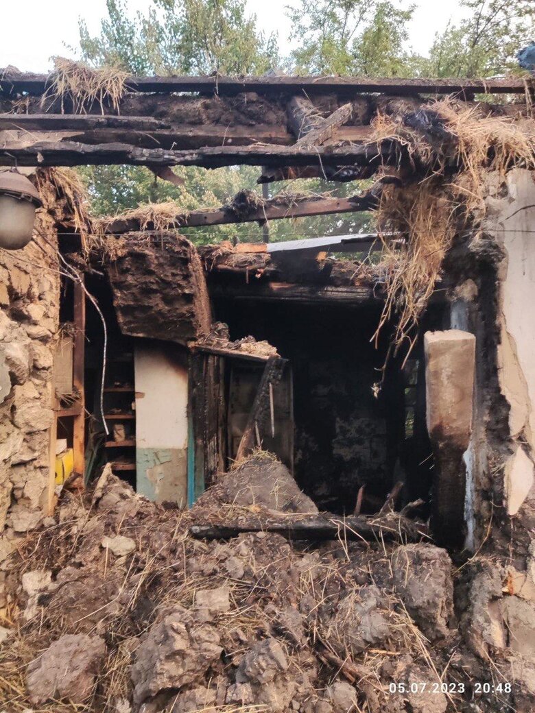 Наслідки обстрілу Шевченківки на Херсонщині: Зафіксовано три десятки прильотів, постраждалих немає 04 Наслідки обстрілу Шевченківки на Херсонщині: Зафіксовано три десятки прильотів, постраждалих немає 04