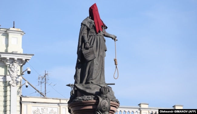 Пам'ятник російської імператриці Катерині II в Одесі, листопад 2022 року. На сьогодні він вже демонтуований