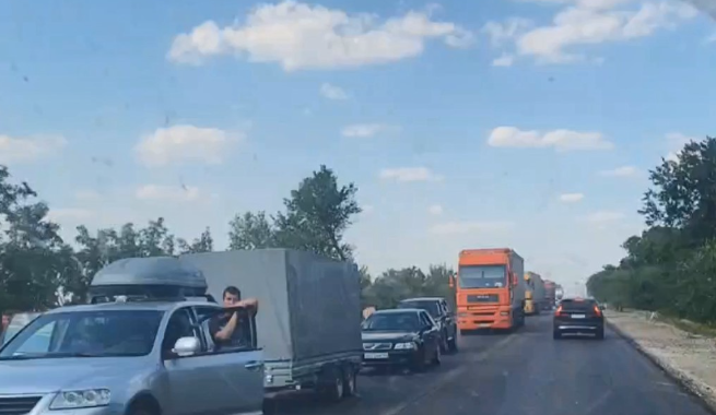 Крим: виїхати чи заїхати. Як росіяни їдуть через окупований південь України після руйнування на Керченському мосту