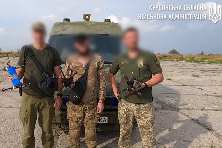 Військовим на Херсонщині передали автівки та безпілотники