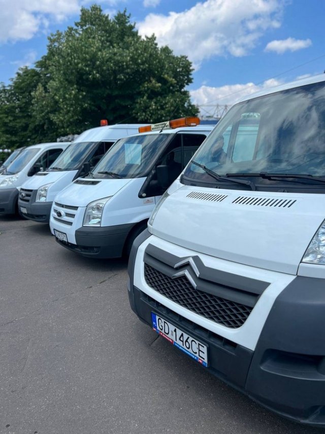Херсонська громада отримала від Асоціації міст Польщі два автофургони
