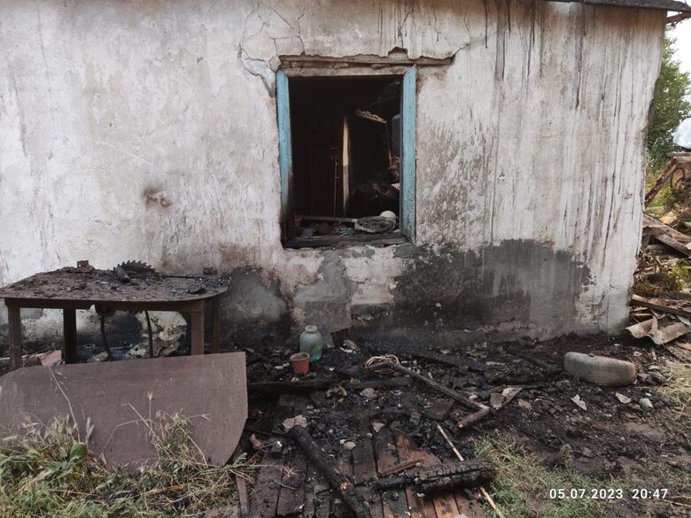 Наслідки обстрілу Шевченківки на Херсонщині: Зафіксовано три десятки прильотів, постраждалих немає 07 Наслідки обстрілу Шевченківки на Херсонщині: Зафіксовано три десятки прильотів, постраждалих немає 07