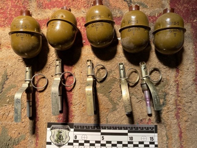 На Херсонщині поліцейські спільно з СБУ затримали продавця зброї