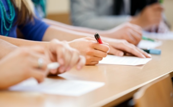 Понад 68 тис. дітей дистанційно навчатимуться у школах Херсонської області у новому навчальному році — дані ОВА