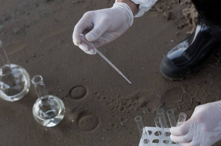 Рівень забруднення поверхневих вод після теракту на Каховській ГЕС знижується  – МОЗ