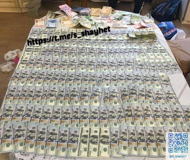 $4,5 тис. за зняття із військового обліку – миколаївські поліцейські затримали посередника та керівника одного з ТЦК Херсону на хабарі (ФОТО) 7