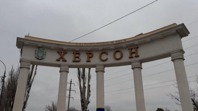 Голова Херсонської ОВА показав наслідки обстрілулу міста авіабомбами. ВІДЕО.