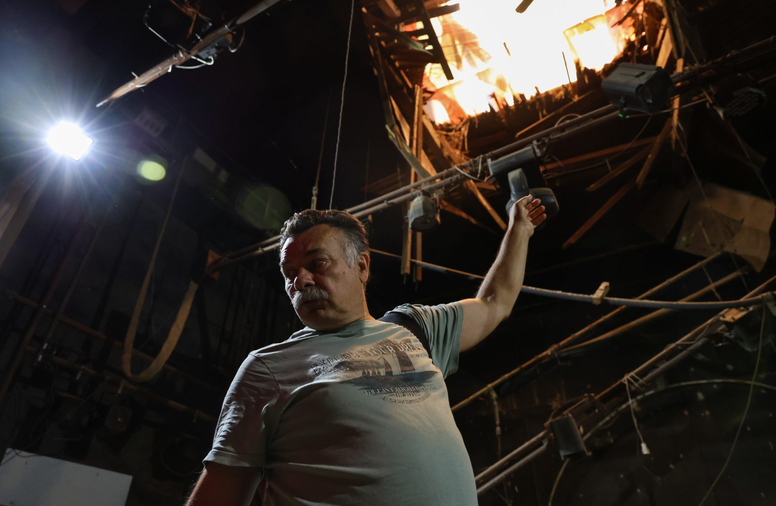 На сцені – ”Град”: херсонський театр ляльок після російських обстрілів