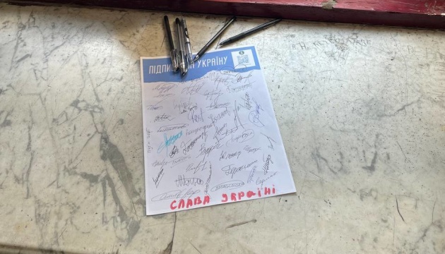 Жителі тимчасово окупованого Скадовська ставлять підписи за Україну - «Жовта стрічка»
