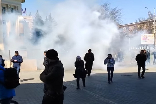 Розслідування щодо 4 росгвардійців, які розганяли проукраїнські мітинги у Херсоні, завершене