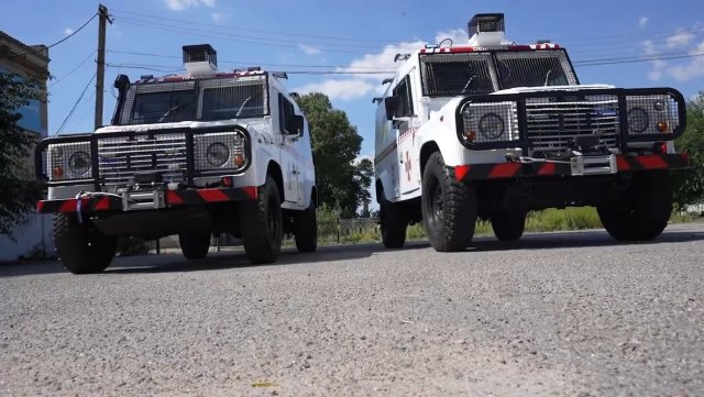 Сапери Херсонщини отримали броньовані автомобілі