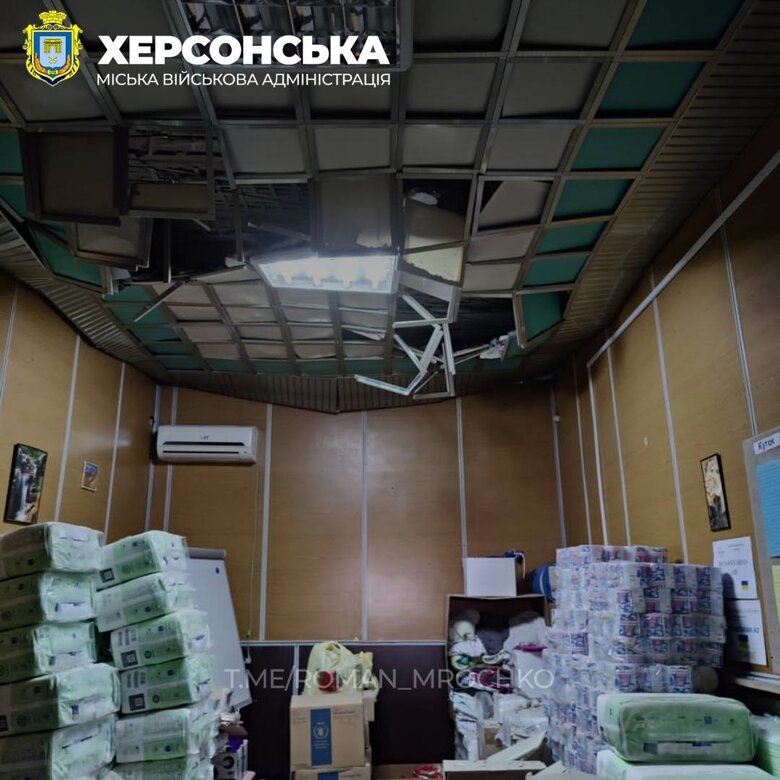 Унаслідок обстрілу Херсону 27 жовтня пошкоджено приміщення територіального центру соціального обслуговування населення 09 Унаслідок обстрілу Херсону 27 жовтня пошкоджено приміщення територіального центру соціального обслуговування населення 09