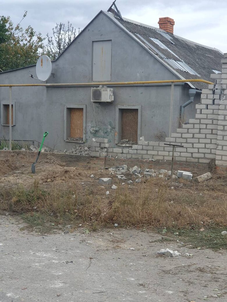 Наслідки ворожих обстрілів Херсону 03 Наслідки ворожих обстрілів Херсону 03