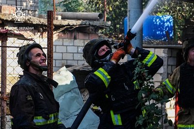 Від ворожих прильотів в Херсоні загорілось 3 житлові будинки