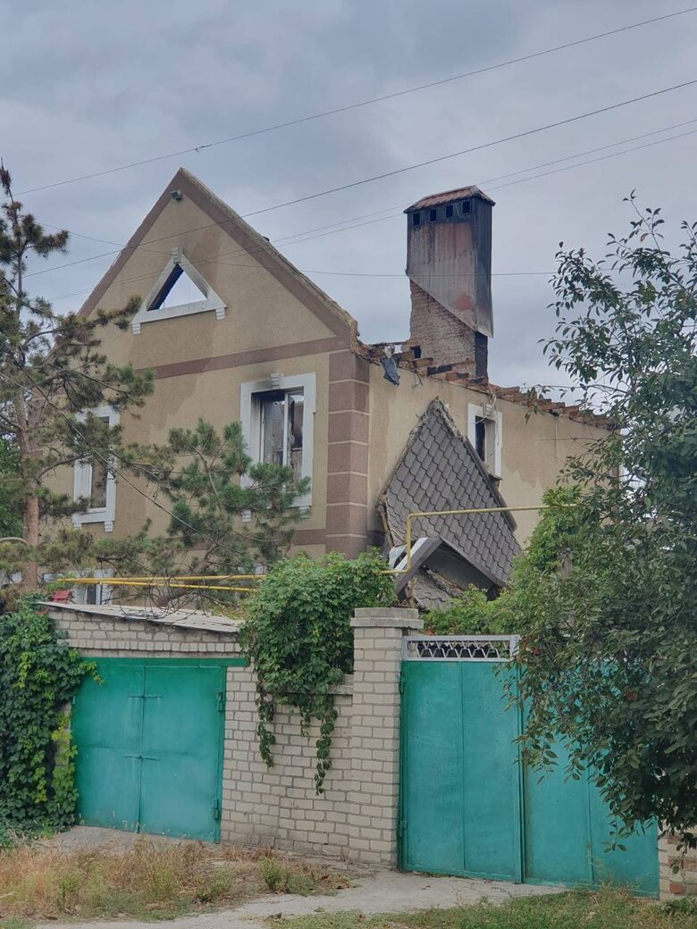 Наслідки ворожих обстрілів Херсону 02 Наслідки ворожих обстрілів Херсону 02