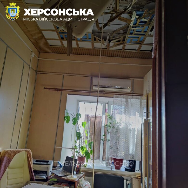 Унаслідок обстрілу Херсону 27 жовтня пошкоджено приміщення територіального центру соціального обслуговування населення 08 Унаслідок обстрілу Херсону 27 жовтня пошкоджено приміщення територіального центру соціального обслуговування населення 08
