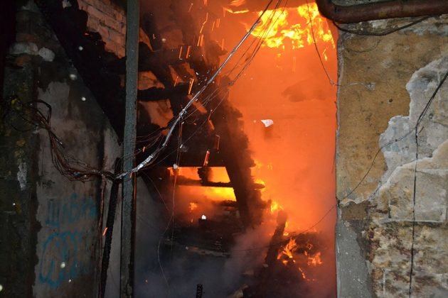 У Херсоні після обстрілів горить приватний сектор, є постраждалі