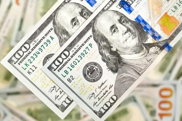 Дорожче 40 гривень за долар: українські аналітики зробили прогноз по курсу на найближчий рік