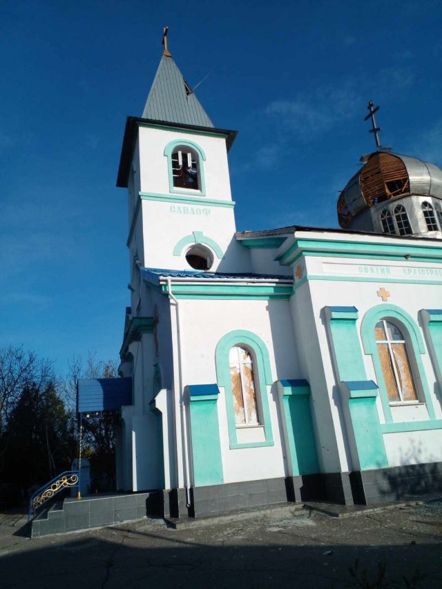 Російські загарбники обстріляли храм у Зміївці