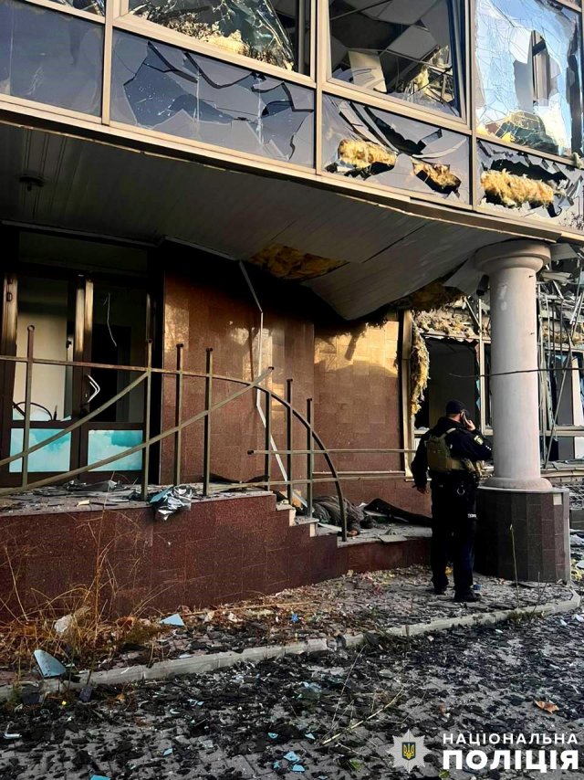 На Херсонщині поліція фіксує наслідки обстрілів армією рф житлових кварталів