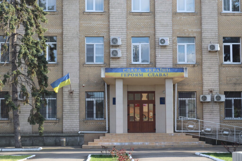 Росіяни в будівлі Генічеської районної державної адміністрації зареєстрували ще одну незаконну організацію