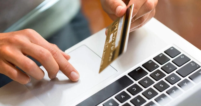 Інтернет-шахраї ошукали двох херсонок на 56 тисяч гривень