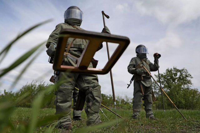 Від двірників до саперів: про вакансії на ринку праці окупантів