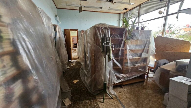 Наслідки ворожого удару по обласній бібліотеці у Херсоні 07