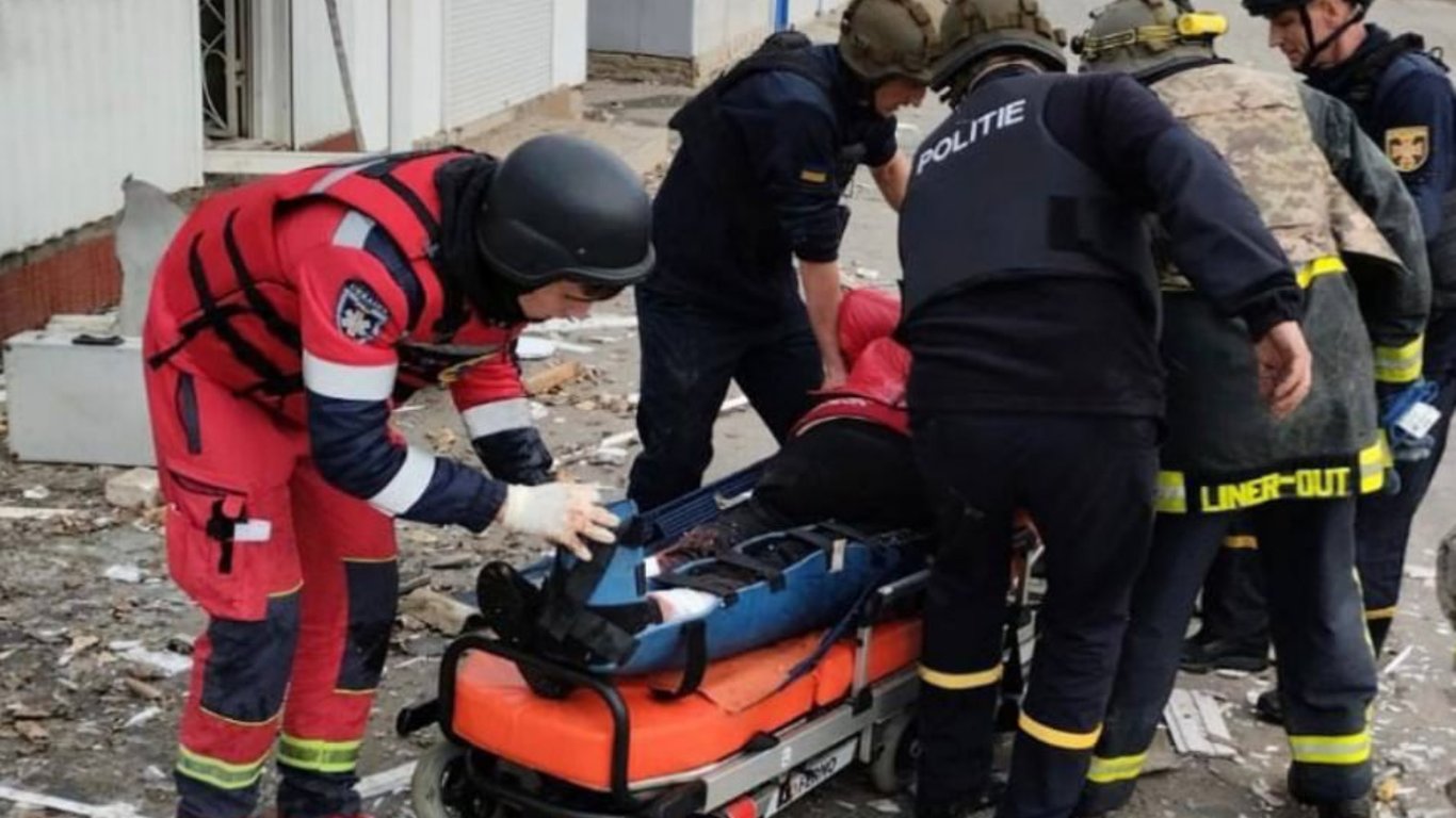 Є загиблий та поранені — МВС показало фото наслідків обстрілу Херсонщини